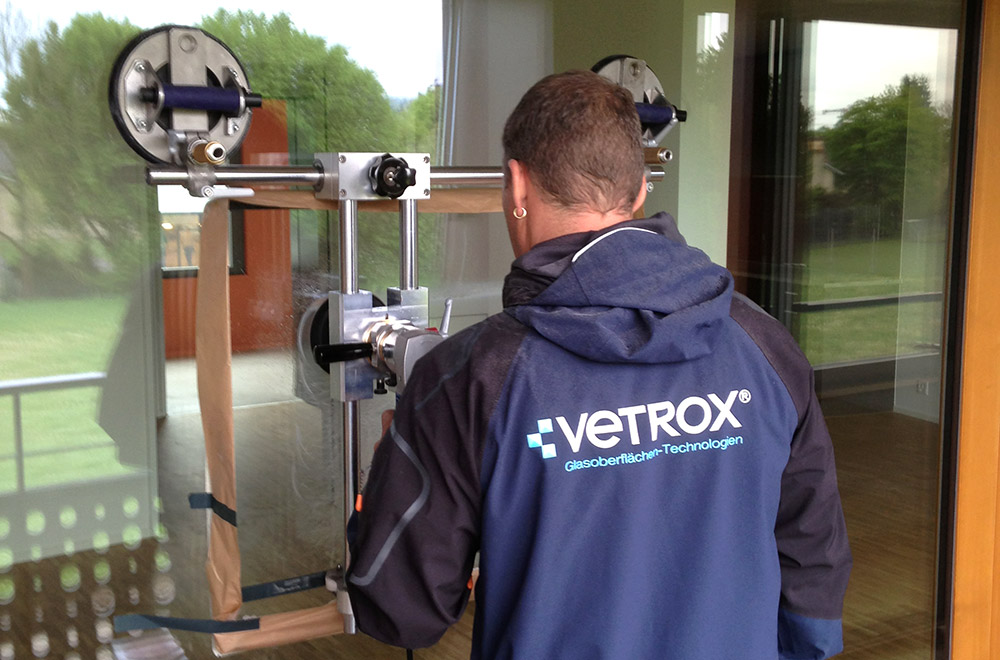 vetrox, glaskratzer, glaskratzer entfernen, glaskratzerentfernung, scratching, graffiti, glass doc, glassanierung, verkratztes glas