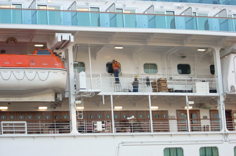 vetrox, glaskratzer, glaskratzer entfernen, glaskratzerentfernung, scratching, graffiti, glass doc, glassanierung, verkratztes glas